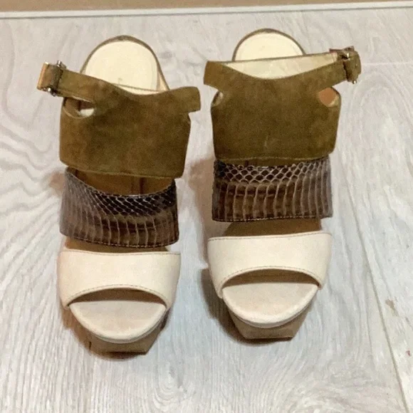 Pelle Moda Heels - Picture 2 of 6